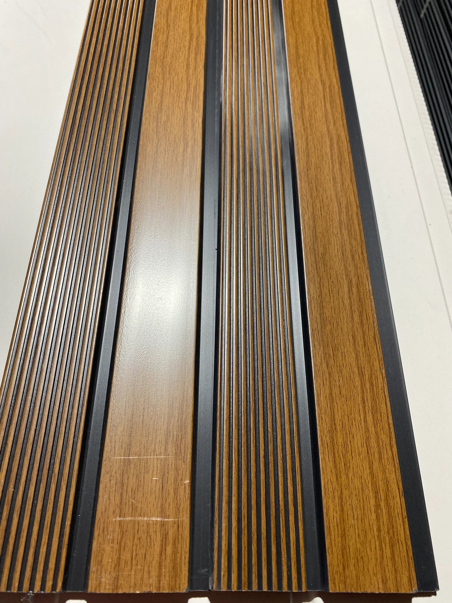 WALLPANEL K7A 2,4 METROS 2 TABLAS MIXTAS MADERA NEGRO
